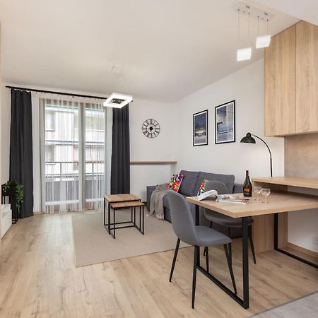Aleja Solidarnosci 60B By Noclegi Renters Warsaw Luaran gambar